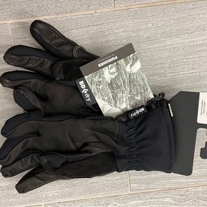 Brand new black diamond punisher gloves, super warm!